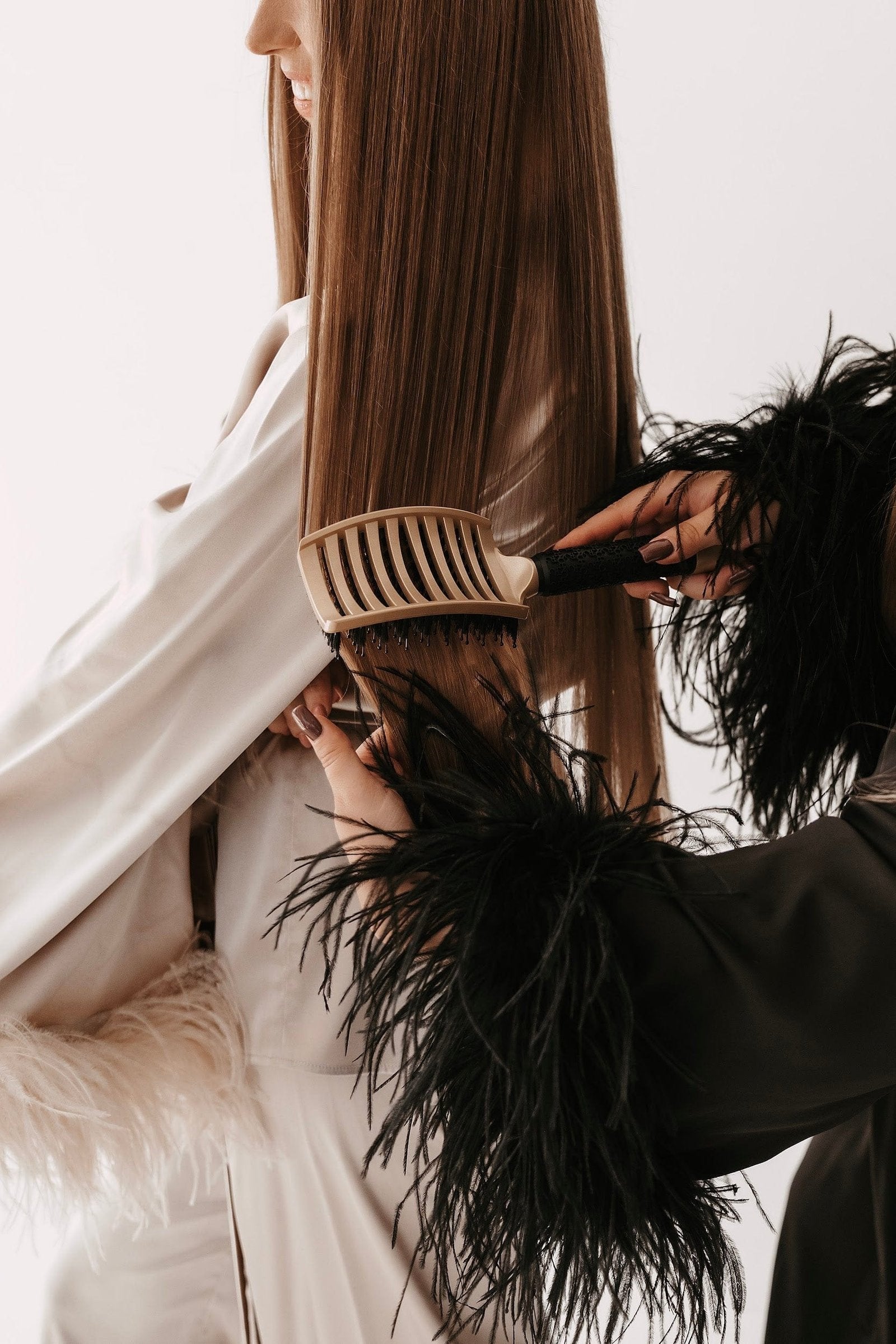 Two models with long hair and ONE:ZERO combs